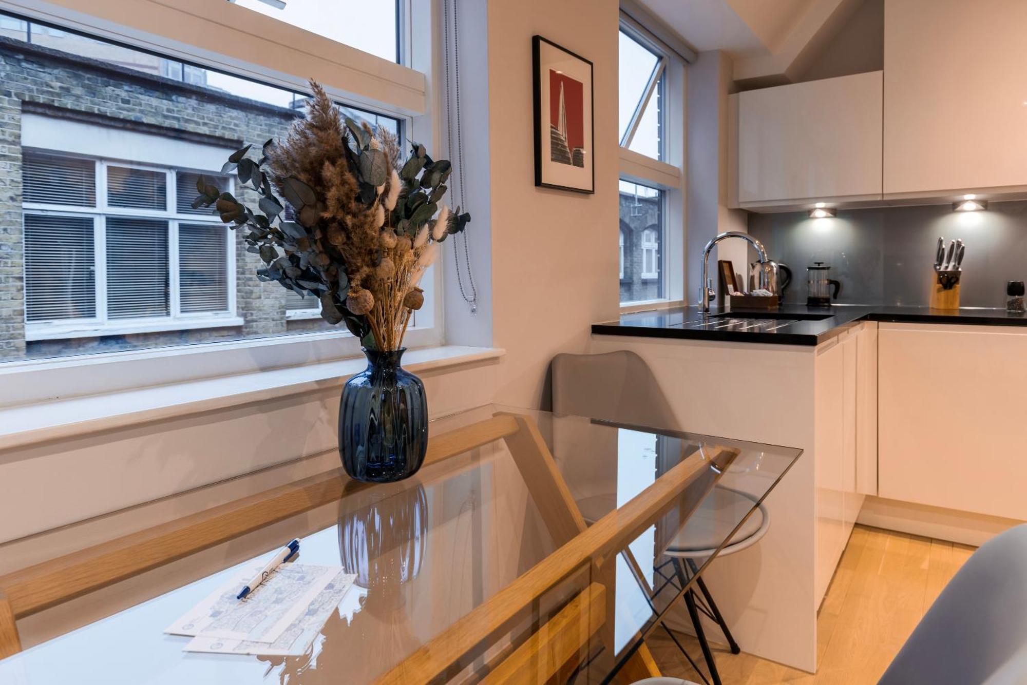 Barbican Serviced Apartments By Lovelystay London Exterior photo